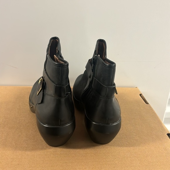 Easy Spirit Black Ankle Boots - Picture 3 of 9